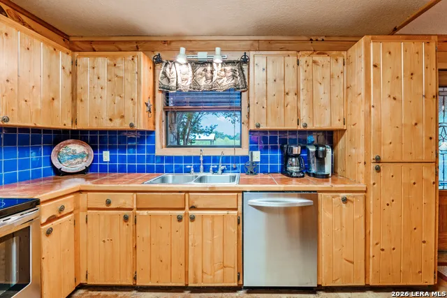 128 Mountain Laurel Concan, TX 78838