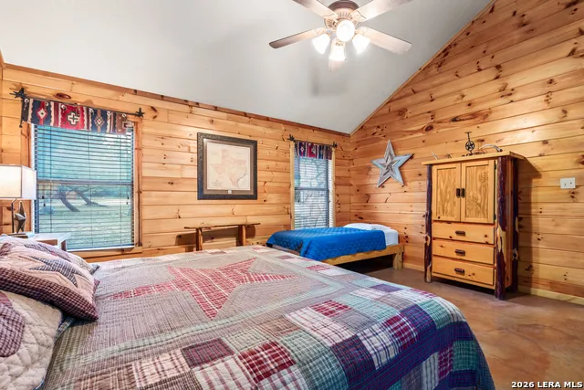 128 Mountain Laurel Concan, TX 78838
