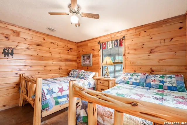 128 Mountain Laurel Concan, TX 78838