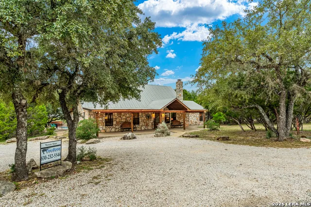 128 Mountain Laurel Concan, TX 78838