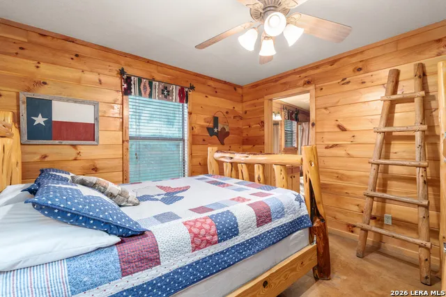 128 Mountain Laurel Concan, TX 78838
