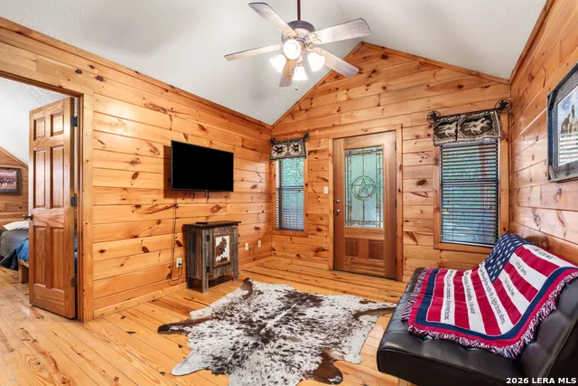 128 Mountain Laurel Concan, TX 78838