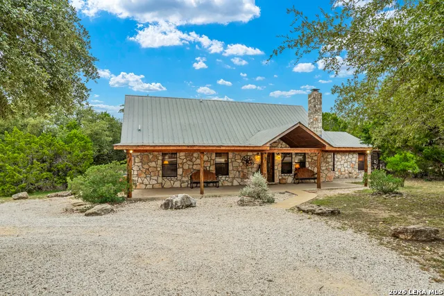 128 Mountain Laurel Concan, TX 78838