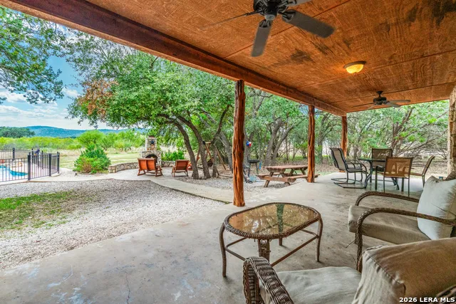 128 Mountain Laurel Concan, TX 78838