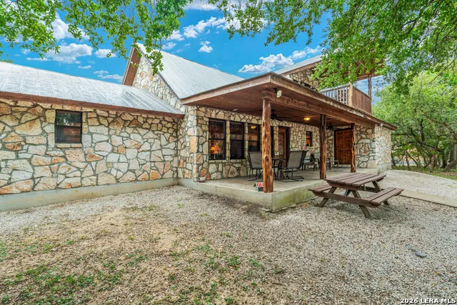 128 Mountain Laurel Concan, TX 78838