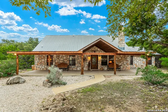 128 Mountain Laurel Concan, TX 78838