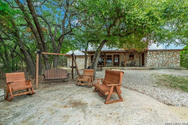 128 Mountain Laurel Concan, TX 78838