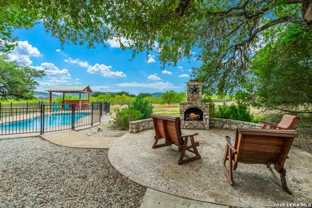 128 Mountain Laurel Concan, TX 78838