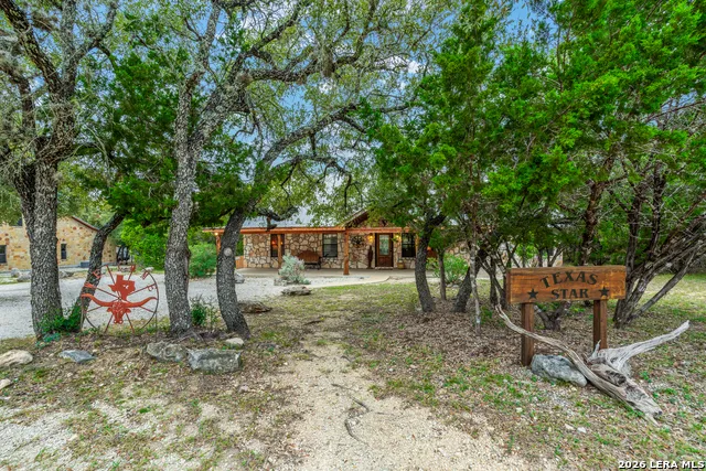 128 Mountain Laurel Concan, TX 78838