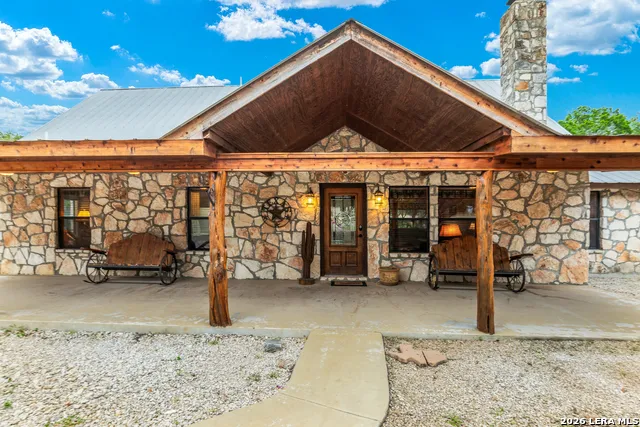 128 Mountain Laurel Concan, TX 78838