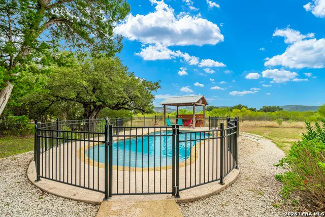 128 Mountain Laurel Concan, TX 78838