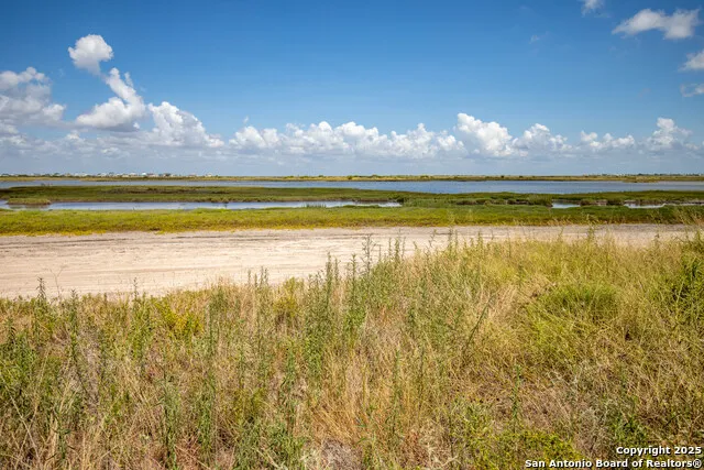 602-698 Cape Velero Dr Rockport, TX 78382