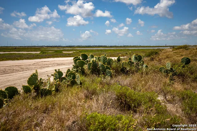 602-698 Cape Velero Dr Rockport, TX 78382