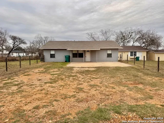 203 Zanderson Jourdanton, TX 78026