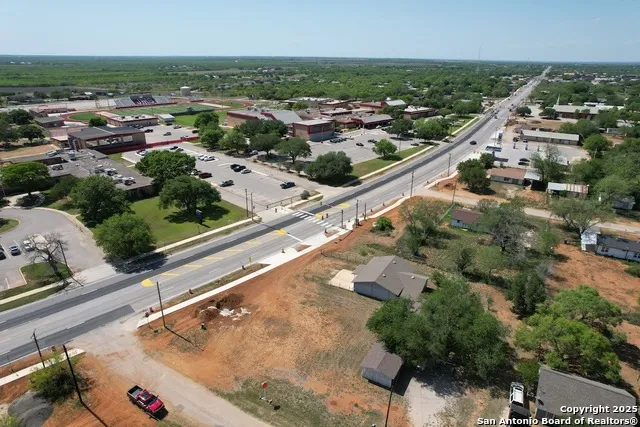 203 Zanderson Jourdanton, TX 78026