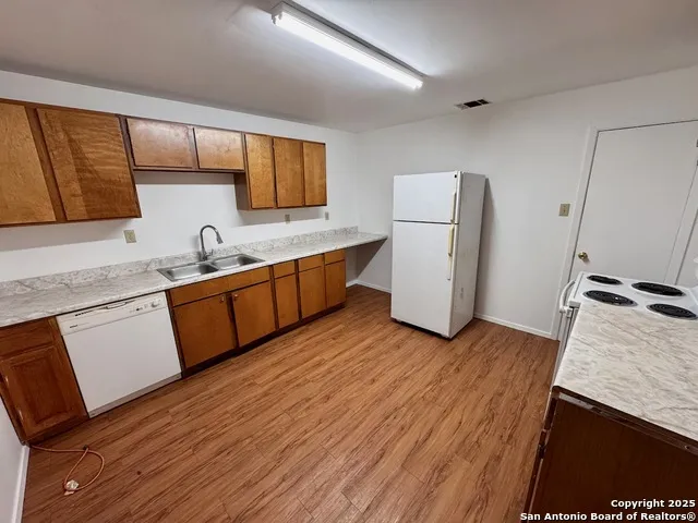 203 Zanderson Jourdanton, TX 78026
