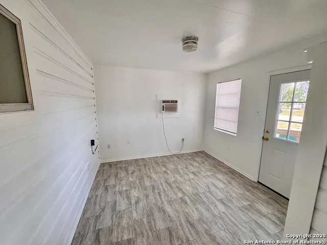 201 Zanderson Ave Jourdanton, TX 78026