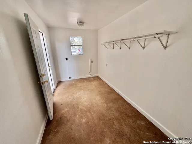 201 Zanderson Ave Jourdanton, TX 78026