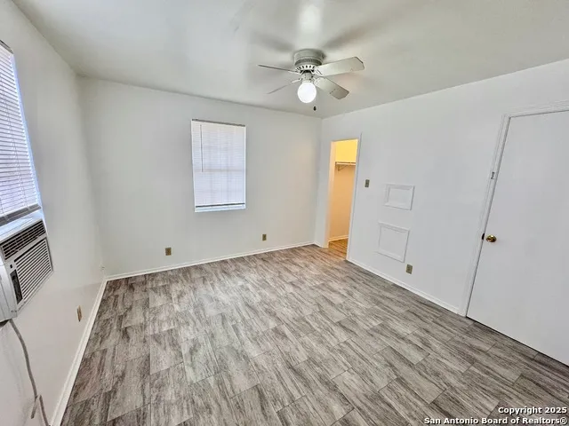 201 Zanderson Ave Jourdanton, TX 78026