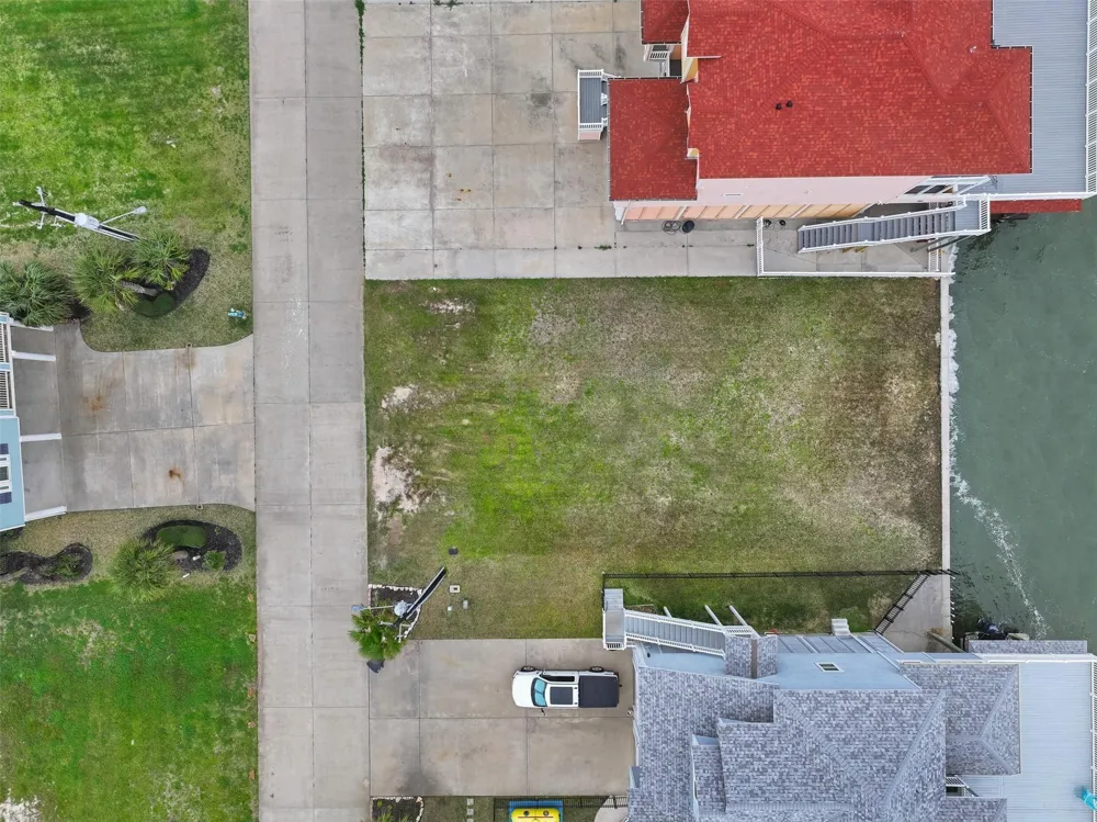 1618 Windsong Way Tiki Island, TX 77554