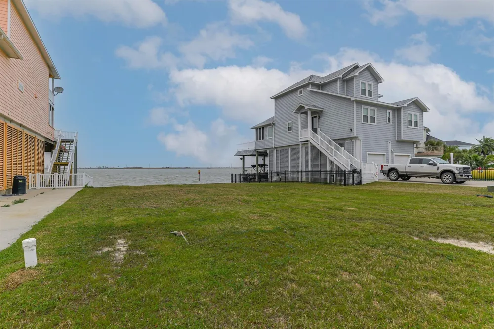 1618 Windsong Way Tiki Island, TX 77554