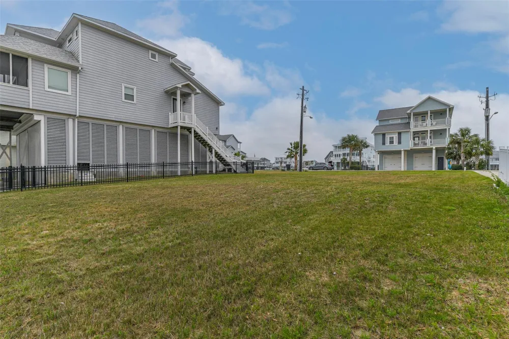 1618 Windsong Way Tiki Island, TX 77554