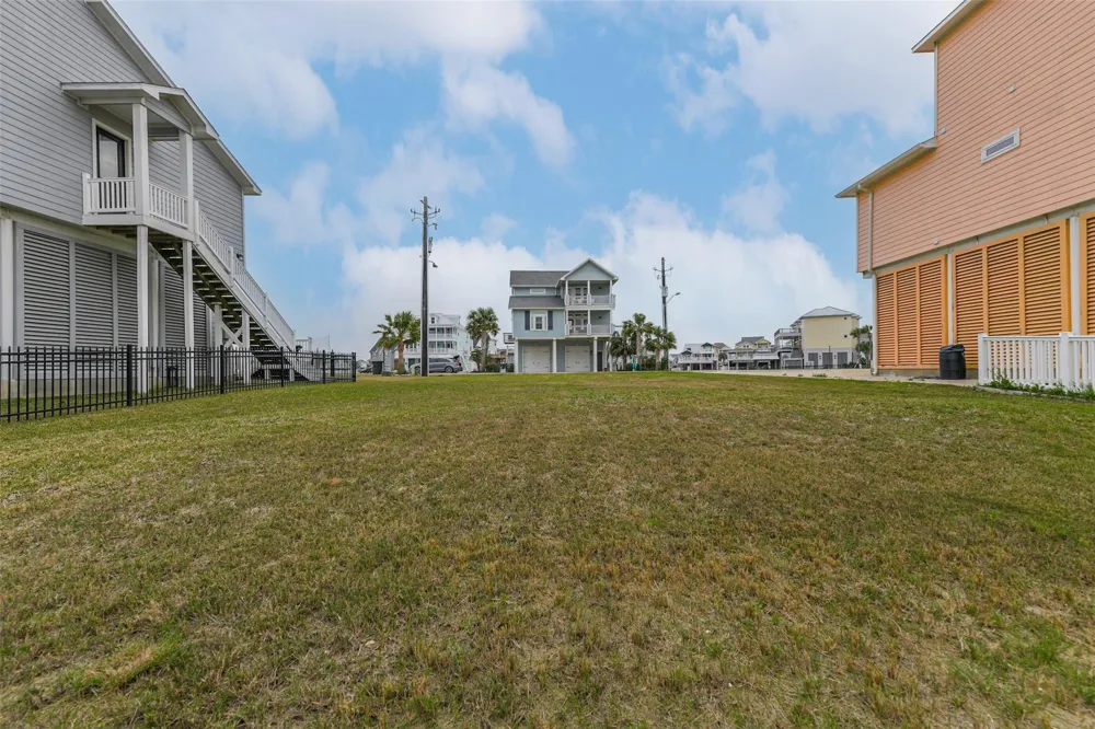 1618 Windsong Way Tiki Island, TX 77554