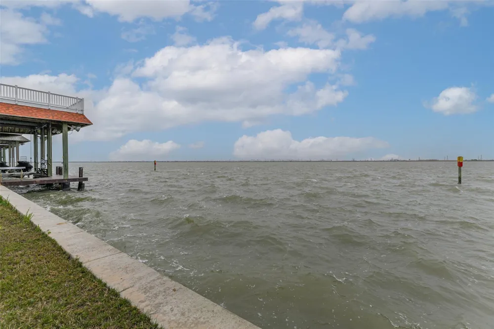 1618 Windsong Way Tiki Island, TX 77554