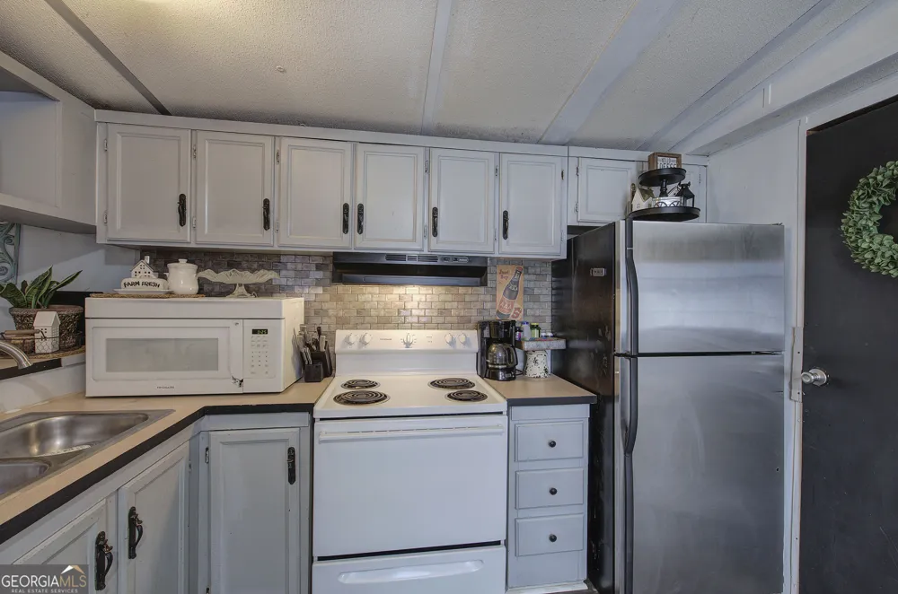 676 Flowery Branch RD Kingston, GA 30145