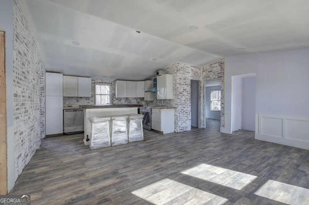 676 Flowery Branch RD Kingston, GA 30145
