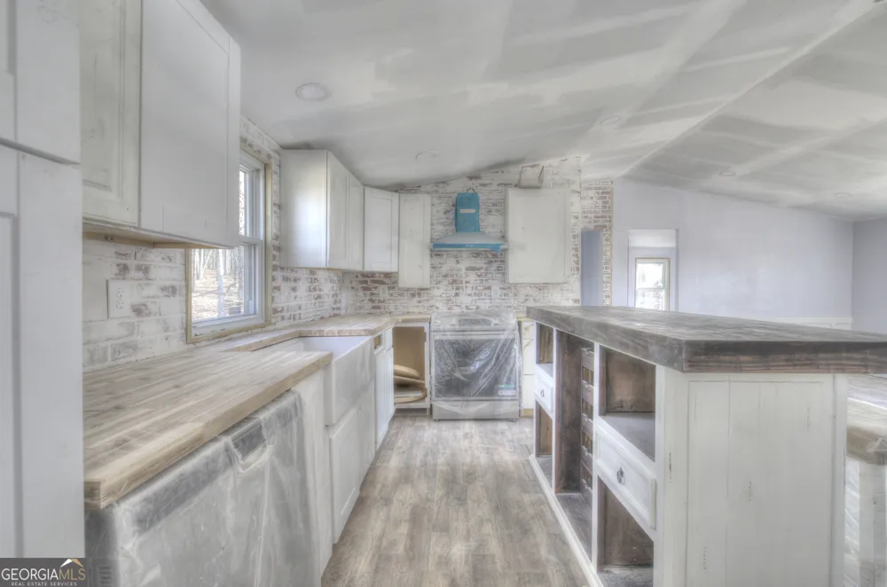676 Flowery Branch RD Kingston, GA 30145