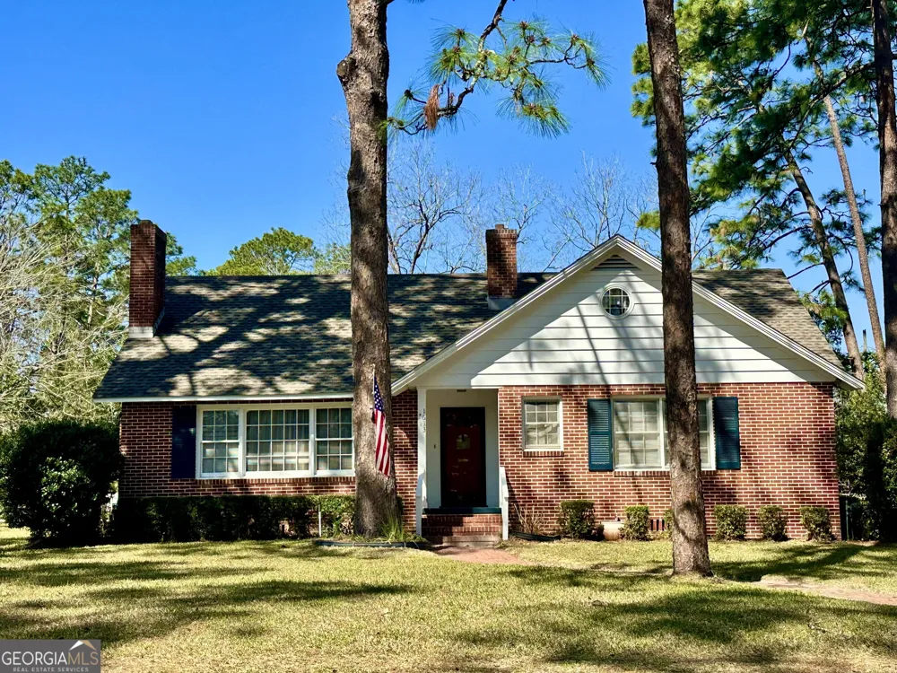 1613 Camellia DR Waycross, GA 31501
