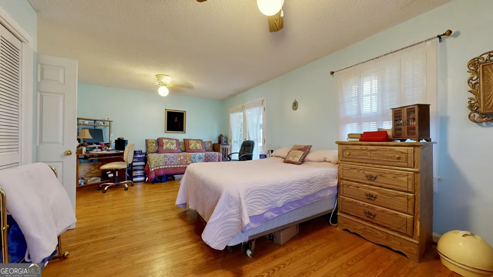 1613 Camellia DR Waycross, GA 31501