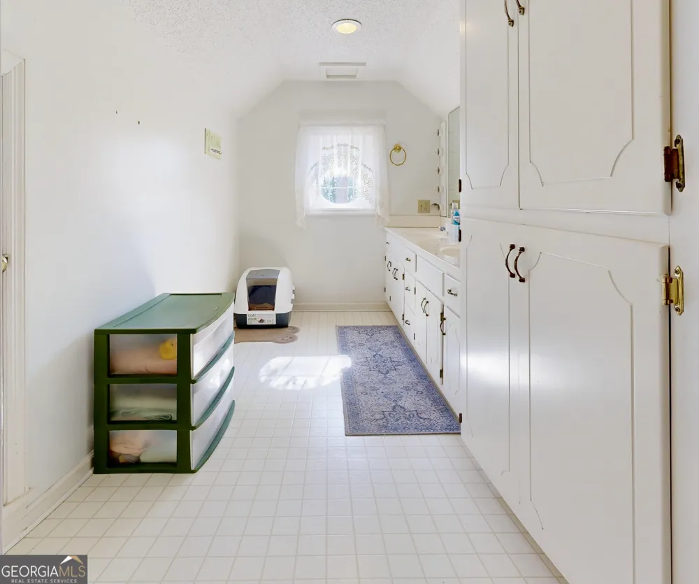 1613 Camellia DR Waycross, GA 31501
