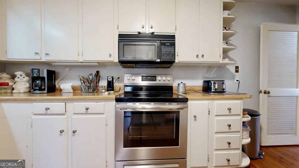1613 Camellia DR Waycross, GA 31501