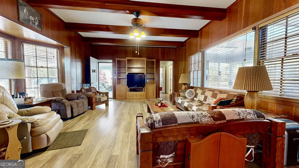 1613 Camellia DR Waycross, GA 31501