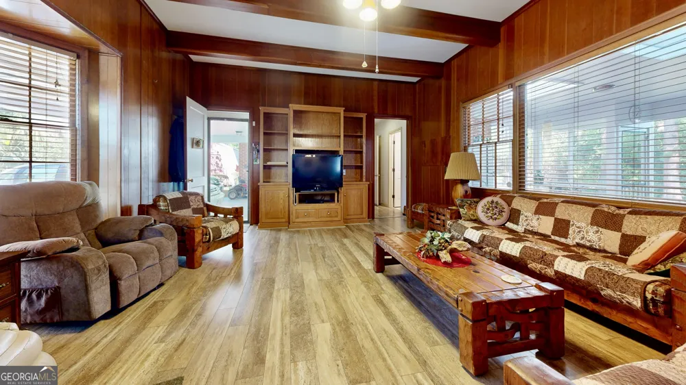 1613 Camellia DR Waycross, GA 31501