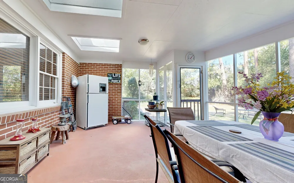 1613 Camellia DR Waycross, GA 31501