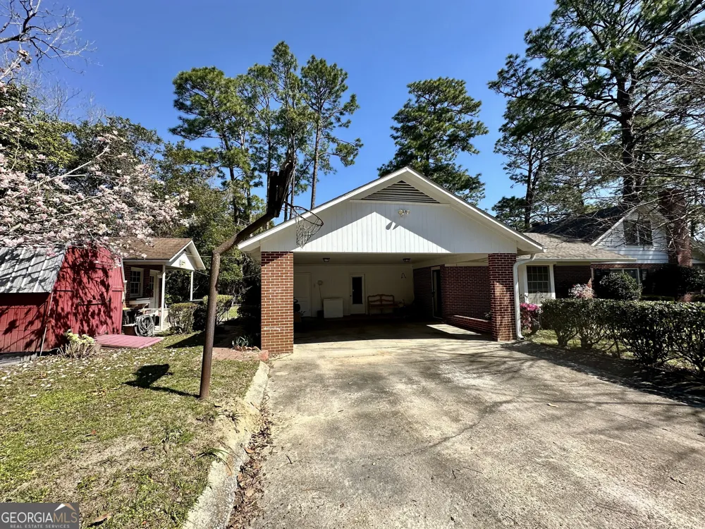 1613 Camellia DR Waycross, GA 31501