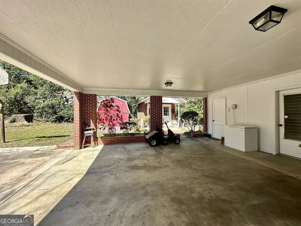 1613 Camellia DR Waycross, GA 31501