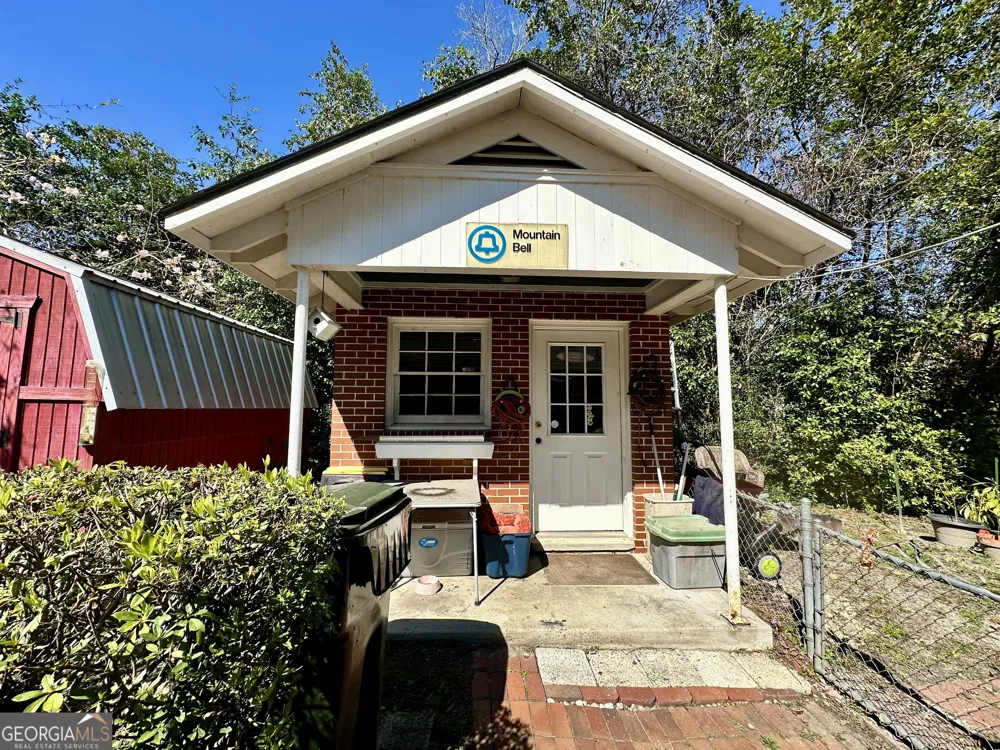 1613 Camellia DR Waycross, GA 31501