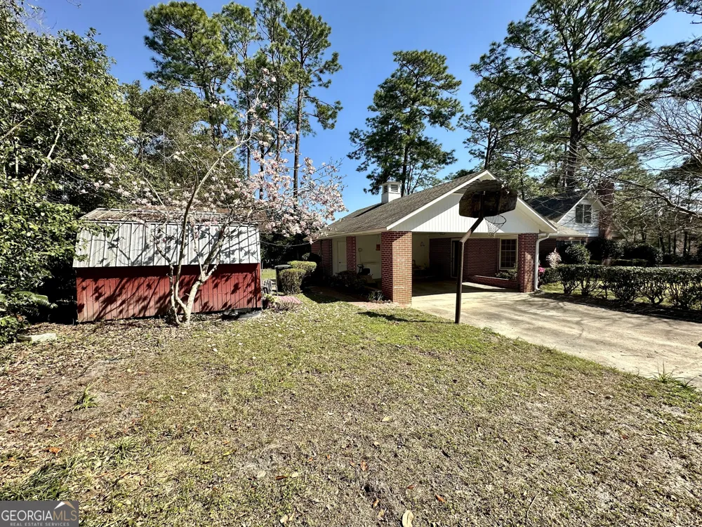 1613 Camellia DR Waycross, GA 31501