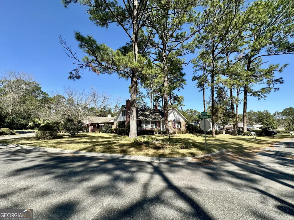 1613 Camellia DR Waycross, GA 31501