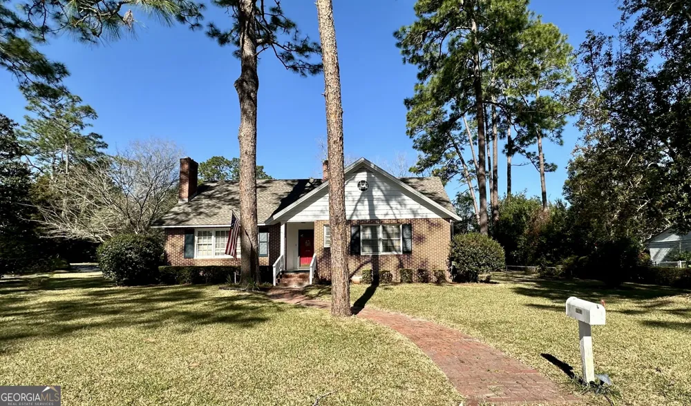 1613 Camellia DR Waycross, GA 31501