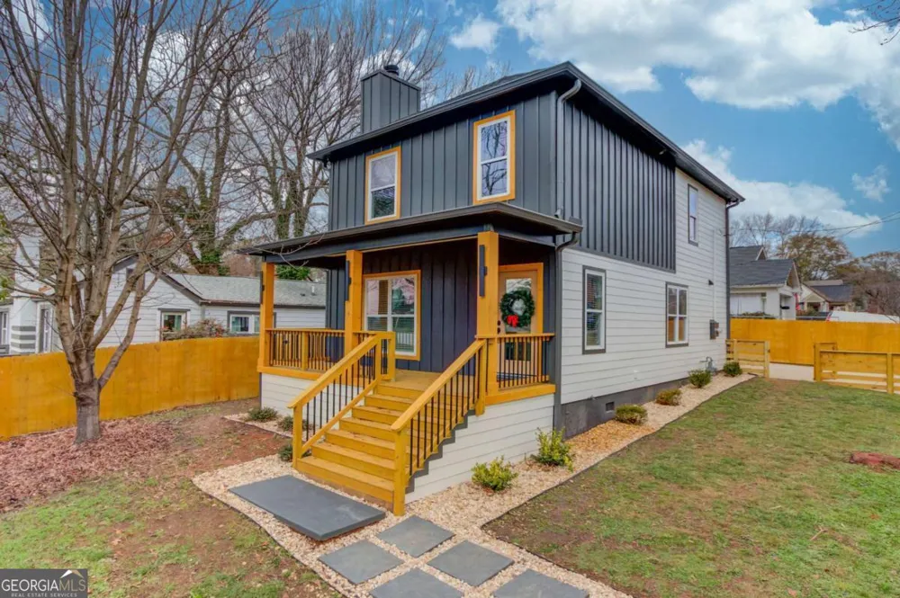 1902 Memorial Drive SE