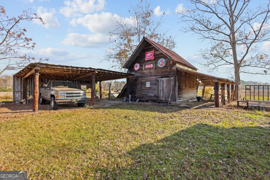 5466 Robbin RD Patterson, GA 31557