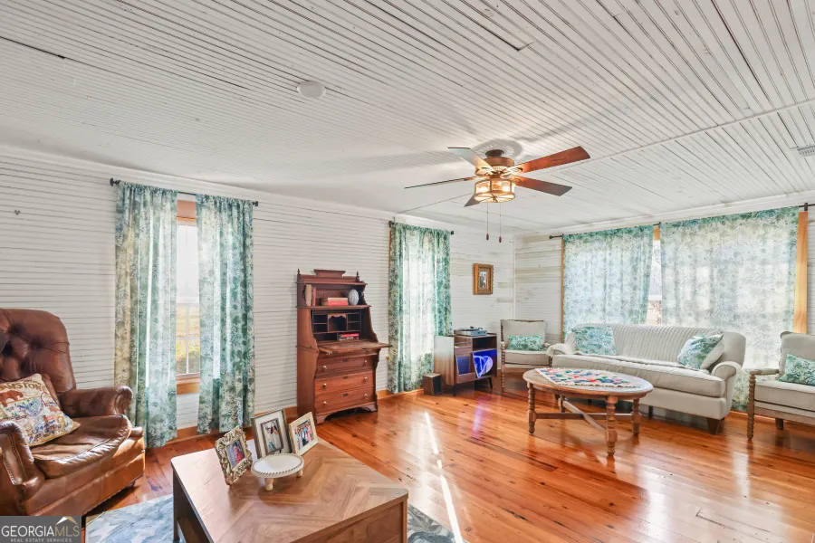 5466 Robbin RD Patterson, GA 31557