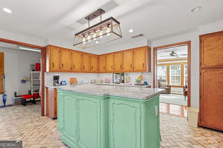 5466 Robbin RD Patterson, GA 31557