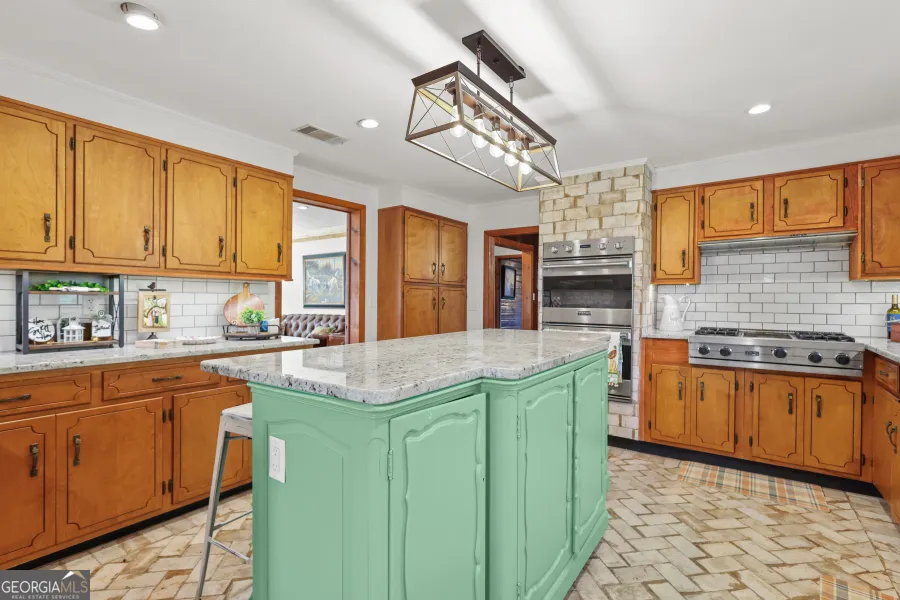5466 Robbin RD Patterson, GA 31557