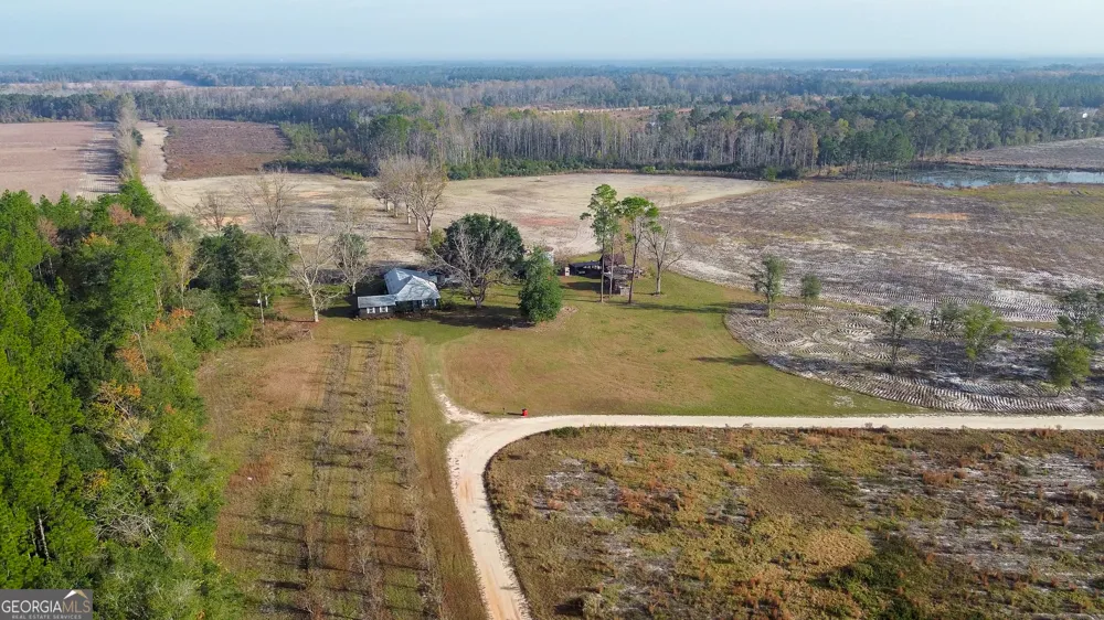 5466 Robbin RD Patterson, GA 31557